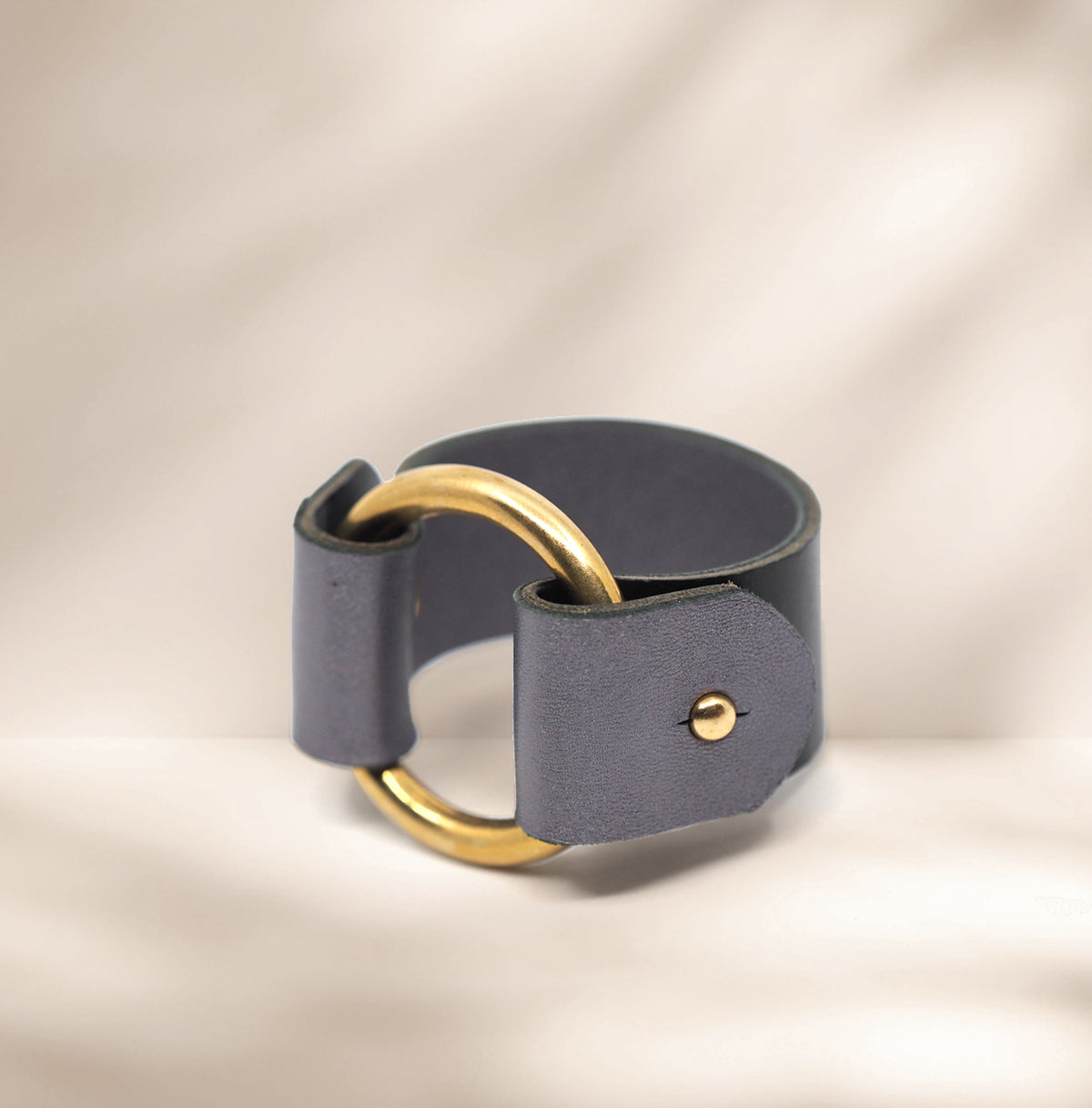 Armbånd i skinn - sort/grå metallic