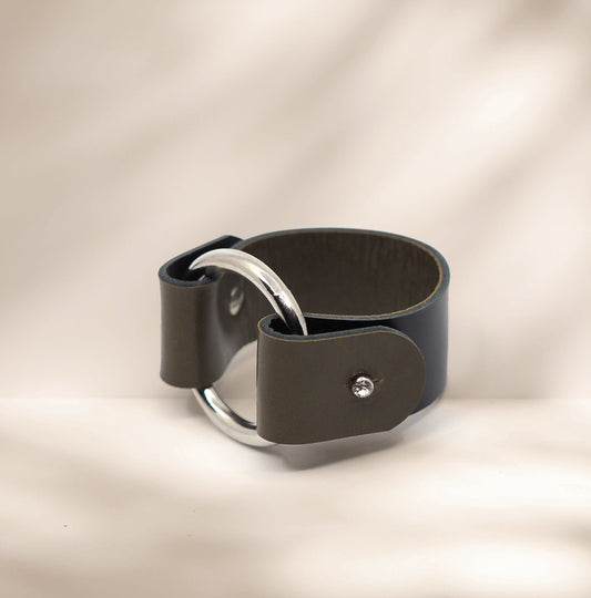 Armbånd i skinn - sort/oliven