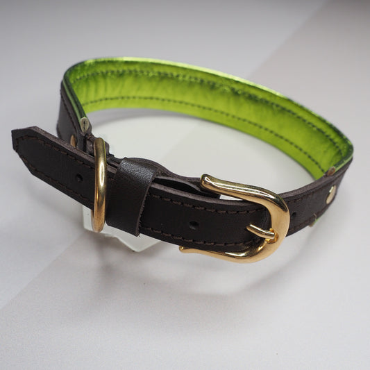 Hundehalsbånd i brunt skinn med grønn metallic detaljer, small